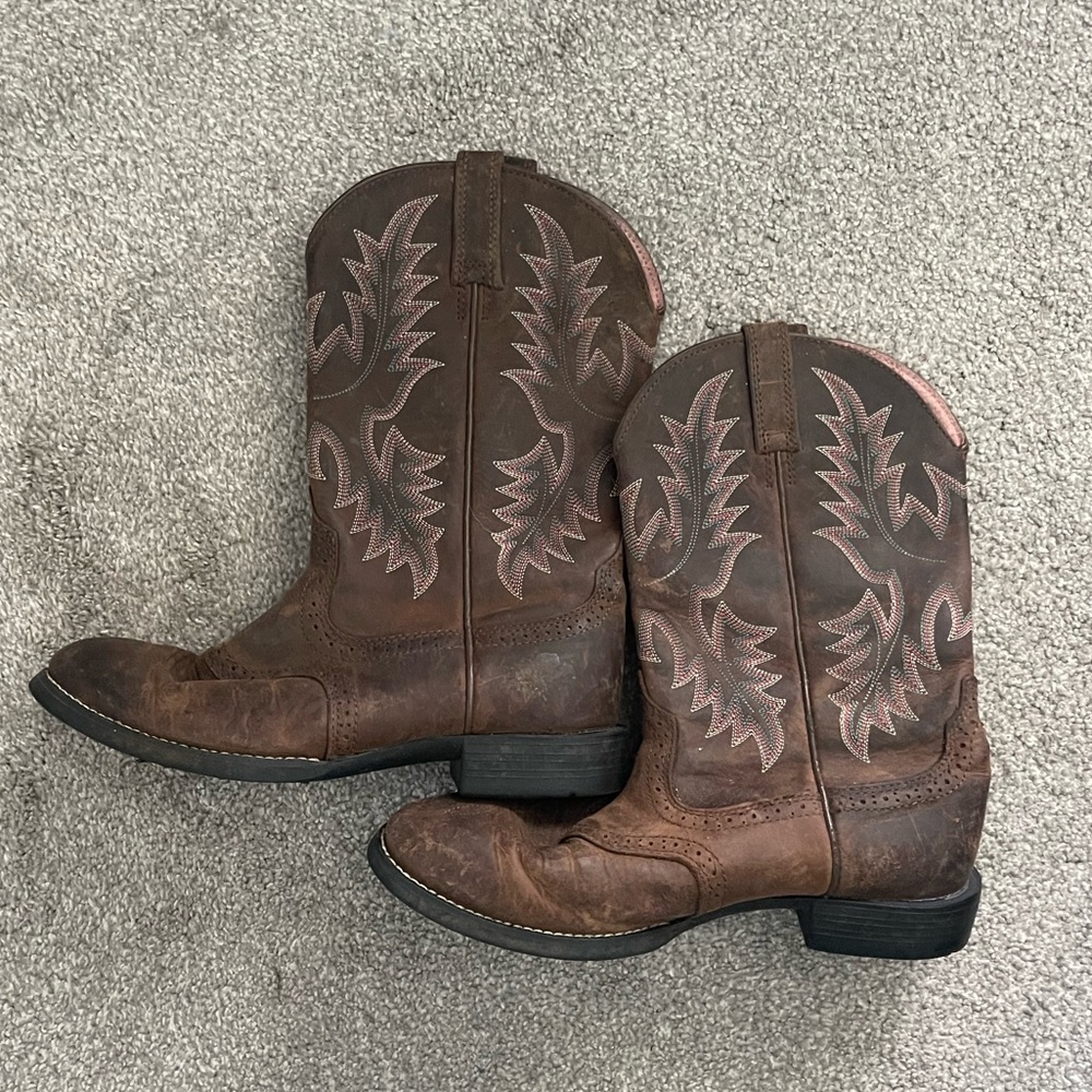 Ariat cowgirl boots